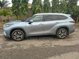 Toyota Highlander 2021 Silver