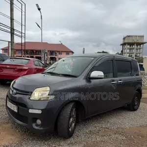 Toyota Sienta 2014 Gray