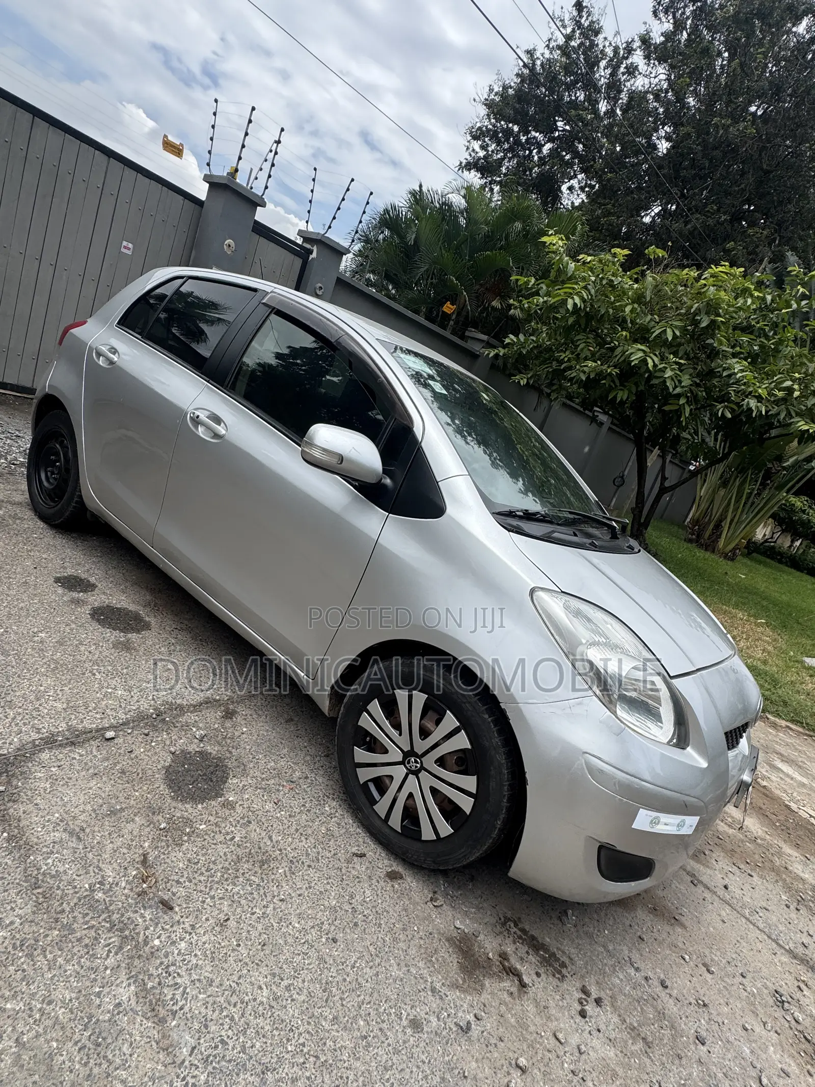 Toyota Vitz 1.3 AWD 3dr 2010 Silver