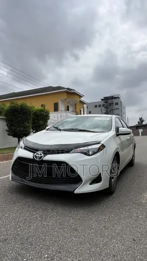 Toyota Corolla LE Eco (1.8L 4cyl 2A) 2018 White