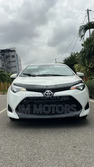 Toyota Corolla LE Eco (1.8L 4cyl 2A) 2018 White