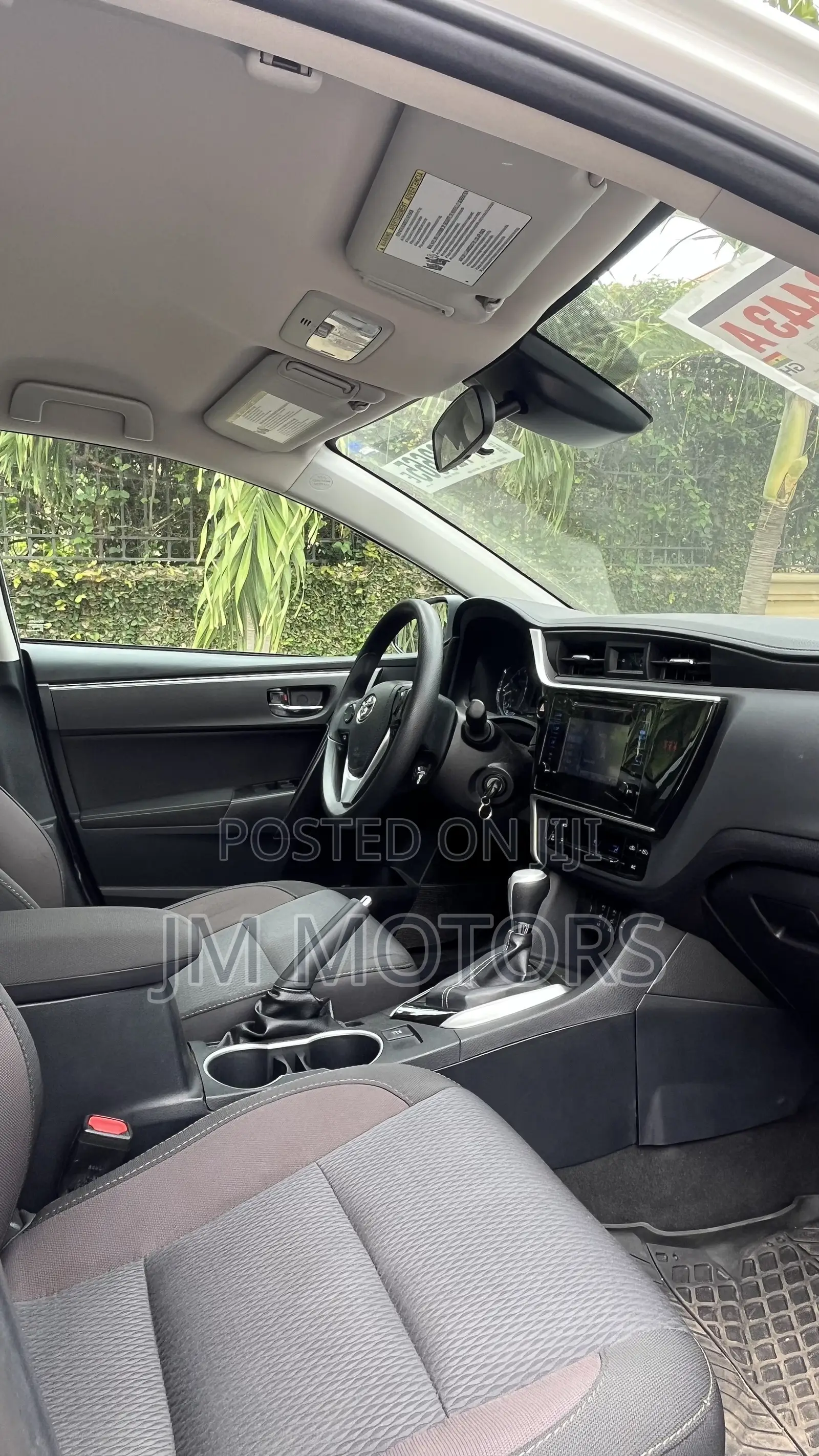 Toyota Corolla LE Eco (1.8L 4cyl 2A) 2018 White
