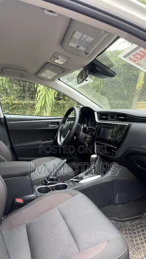 Toyota Corolla LE Eco (1.8L 4cyl 2A) 2018 White