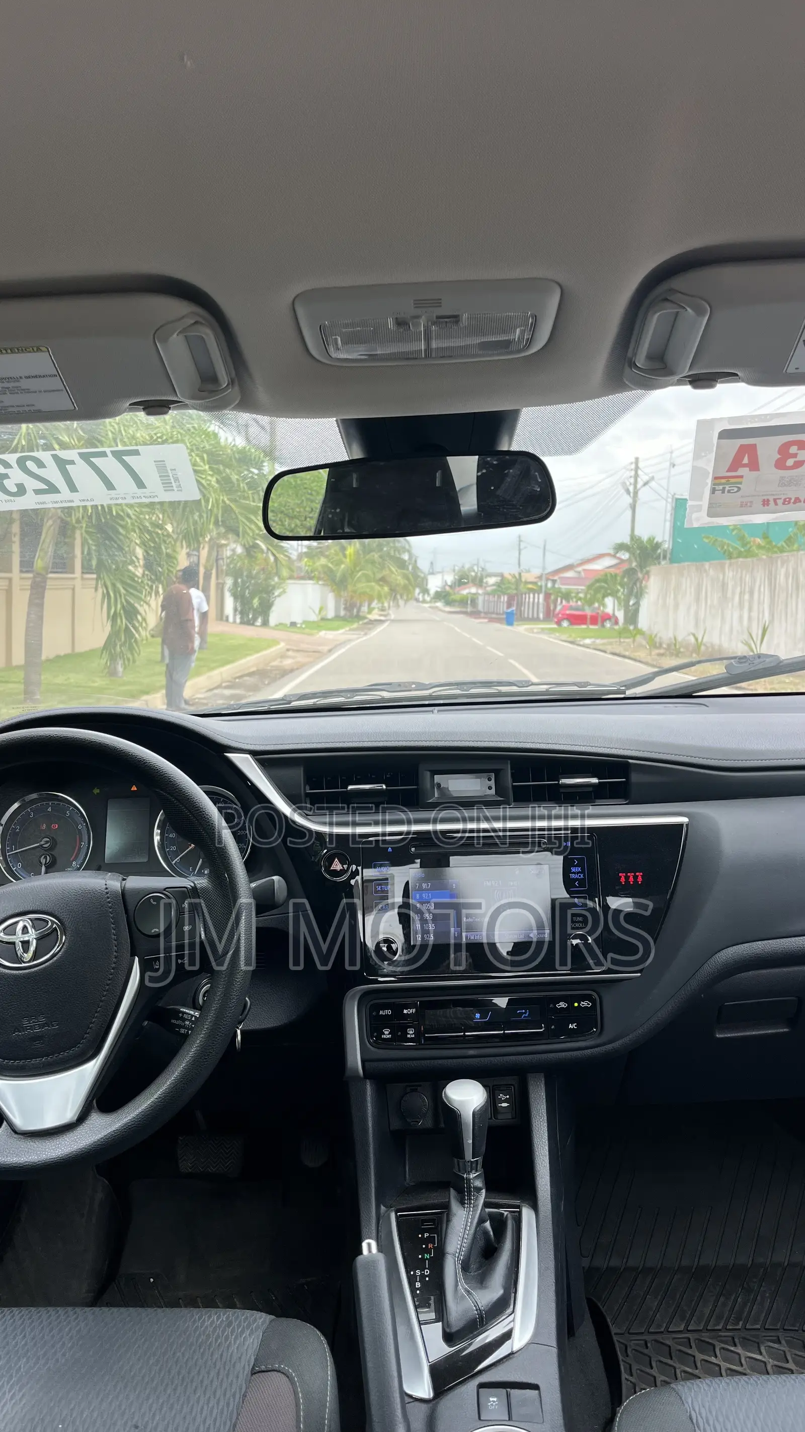 Toyota Corolla LE Eco (1.8L 4cyl 2A) 2018 White
