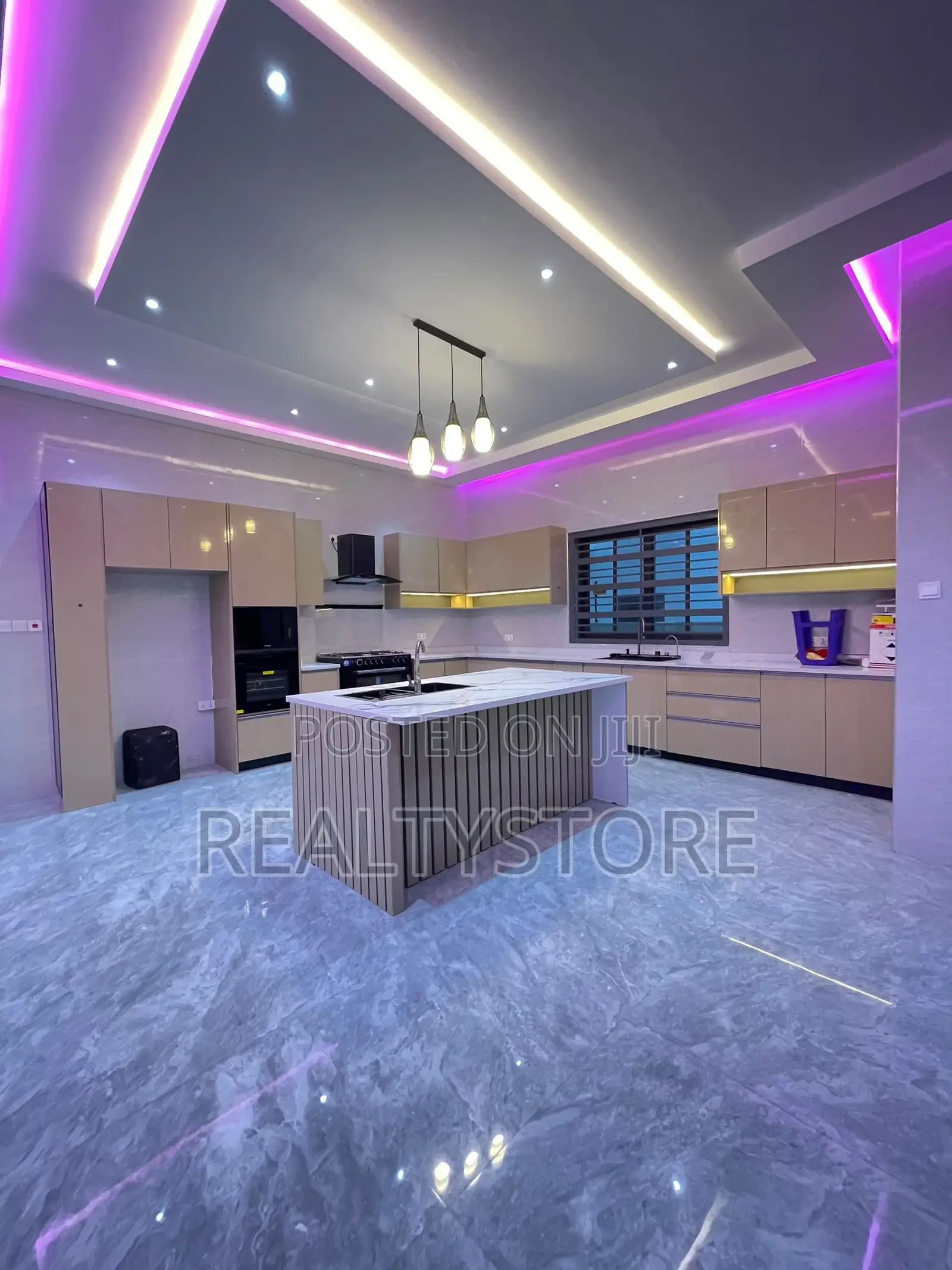 6bdrm Penthouse in Ashongman Estate, Accra Metropolitan for sale