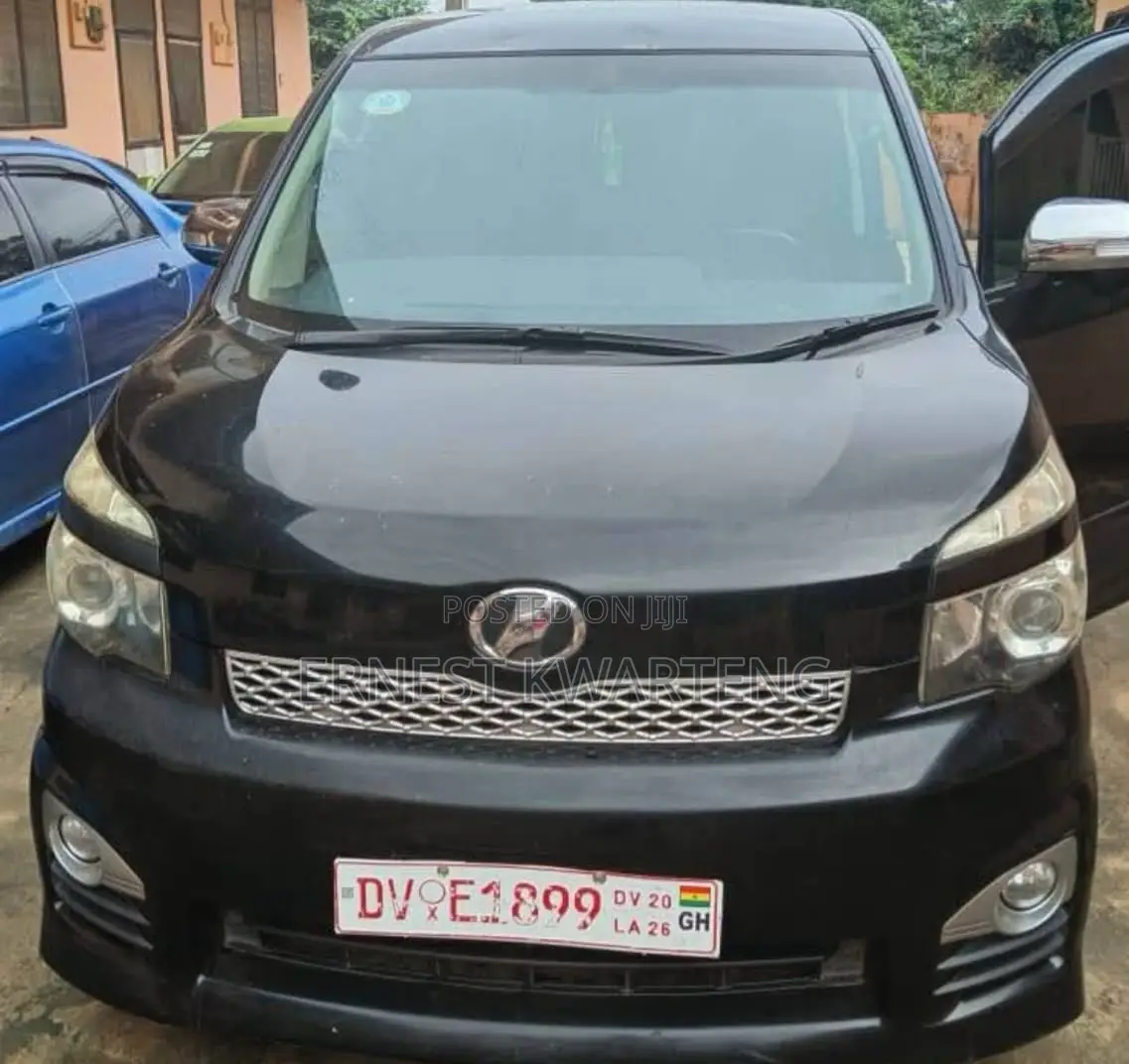 Toyota Voxy 2011 Black