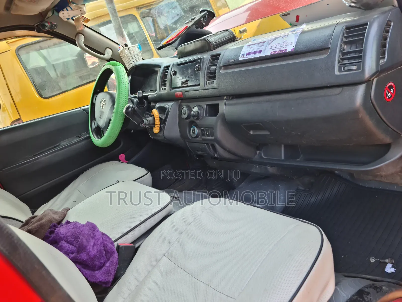 Toyota HiAce 2017 Red