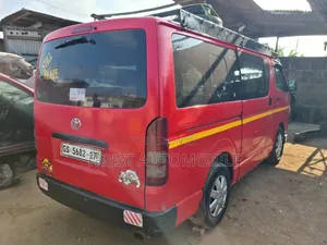 Toyota HiAce 2017 Red