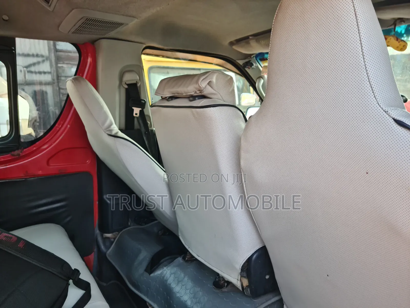 Toyota HiAce 2017 Red