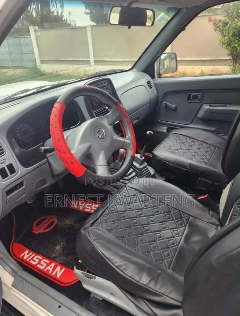 Nissan Hardbody 2021 White