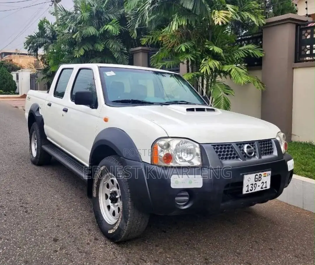 Nissan Hardbody 2021 White