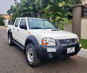 Nissan Hardbody 2021 White