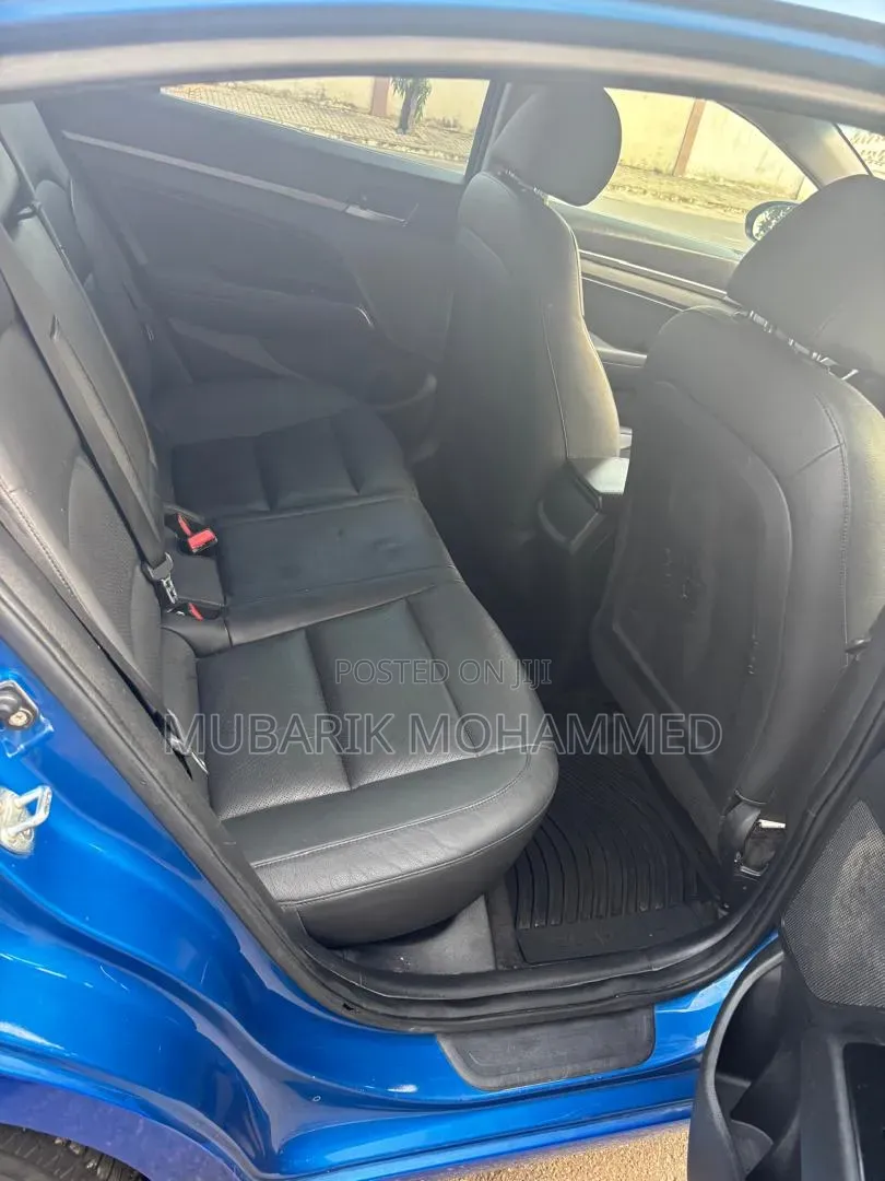 Hyundai Elantra 2018 Blue