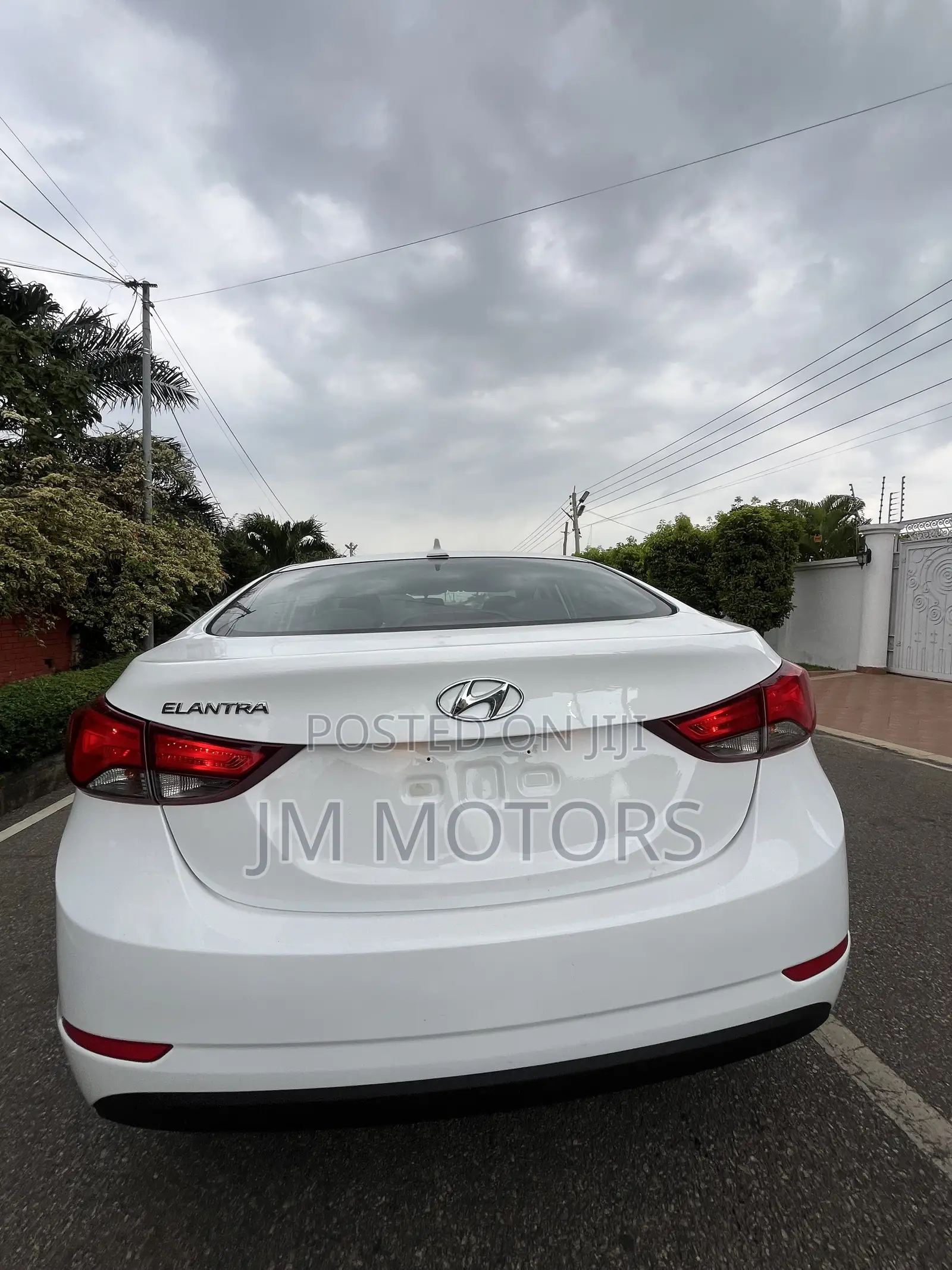 Hyundai Elantra Limited Sedan FWD (1.8L 4cyl 6A) 2016 White