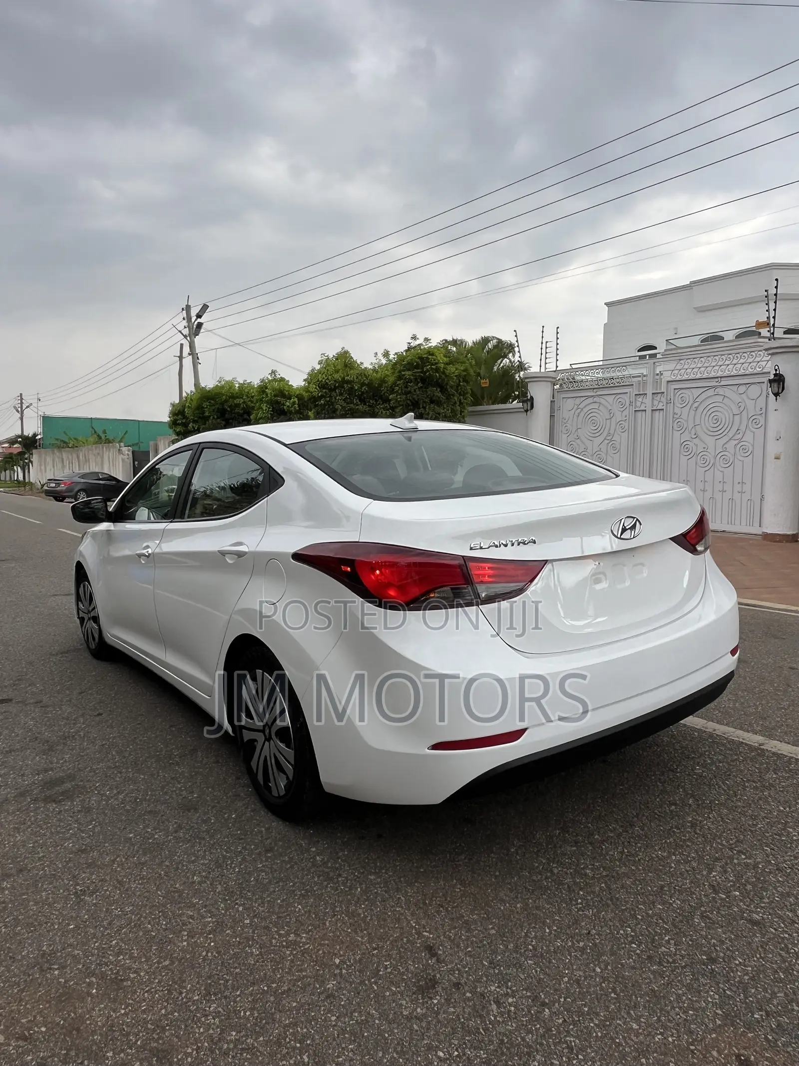 Hyundai Elantra Limited Sedan FWD (1.8L 4cyl 6A) 2016 White