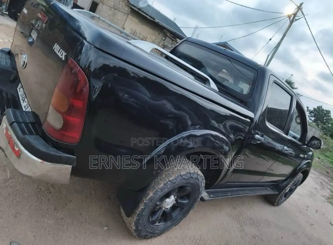 Toyota Hilux 2010 Black