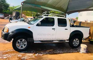 Nissan Hardbody 2016 White