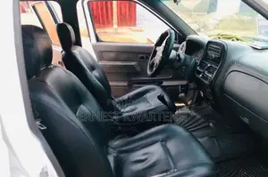 Nissan Hardbody 2016 White