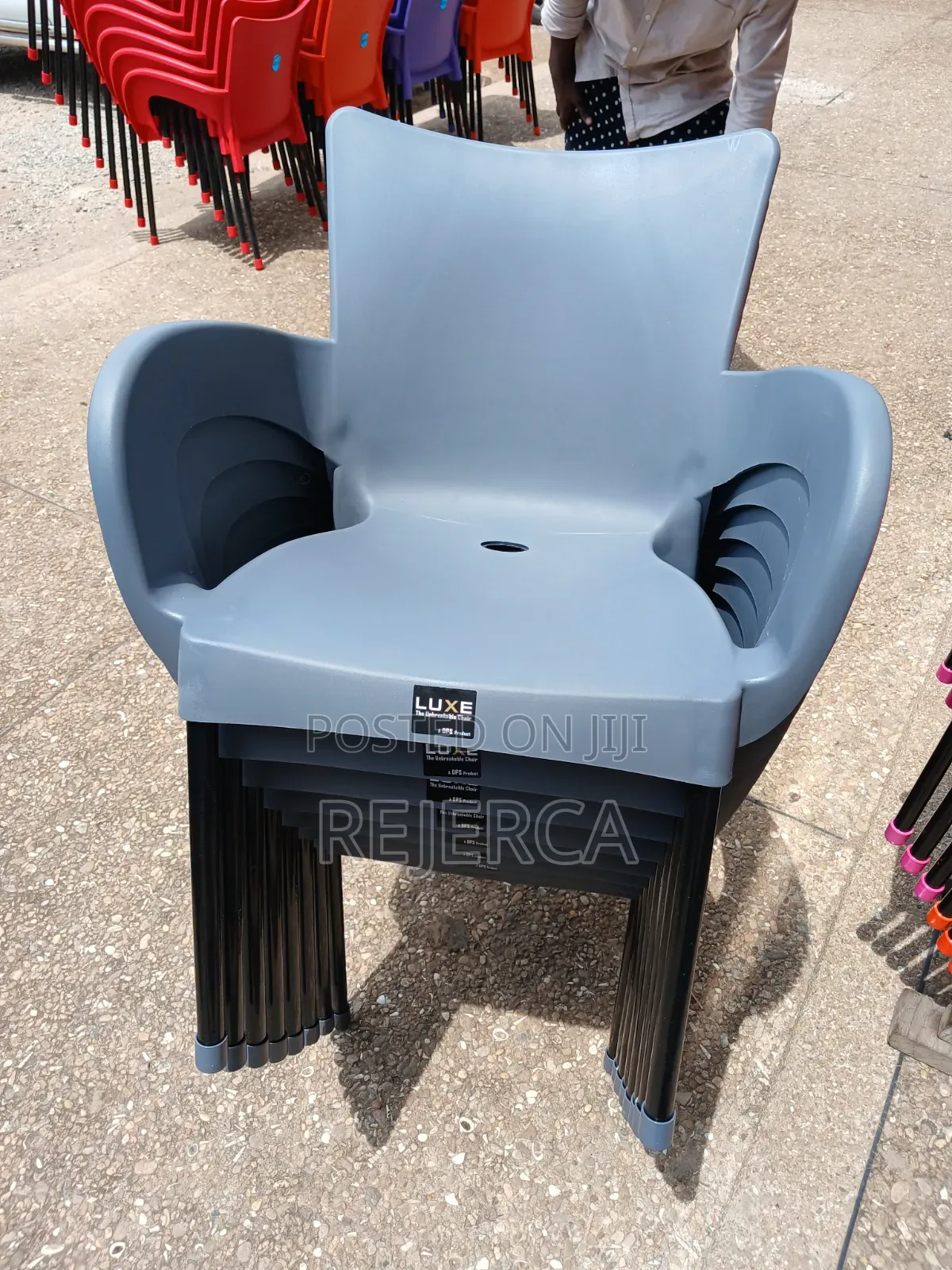 Durable Plastic Chair With Metal Legs