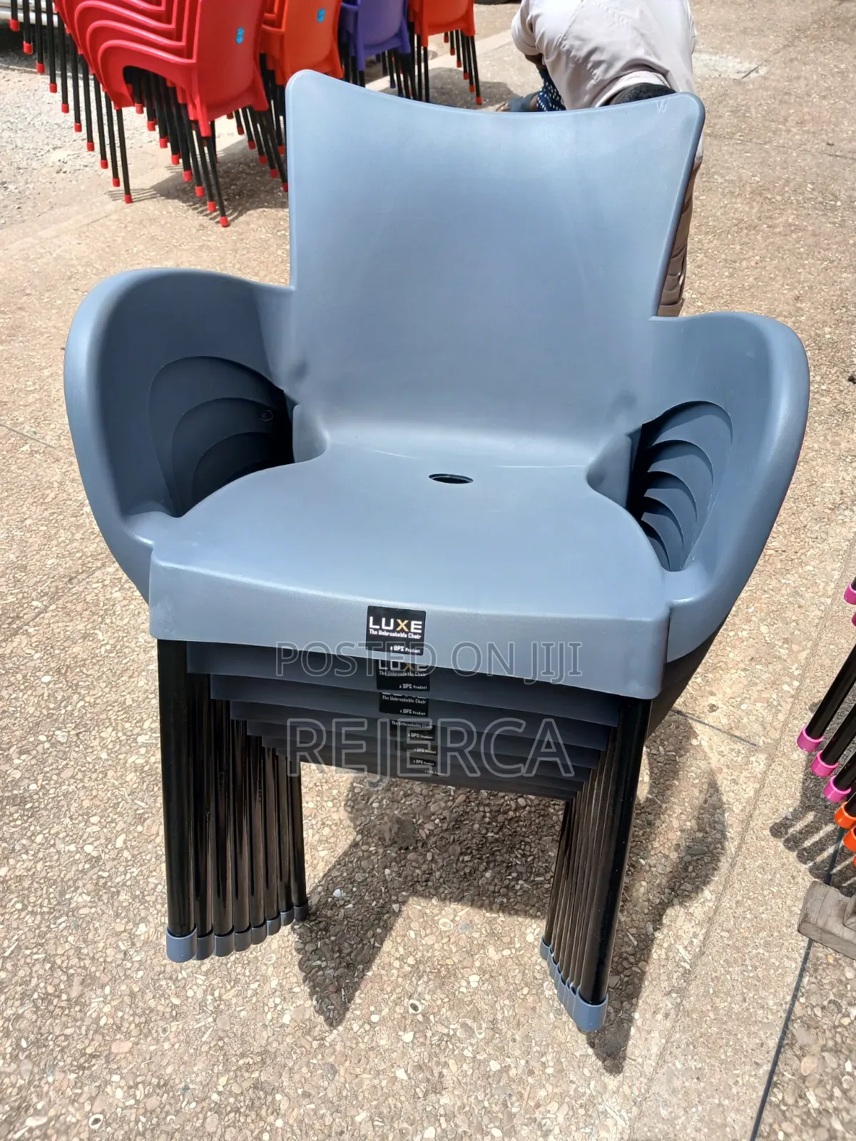 Durable Plastic Chair With Metal Legs