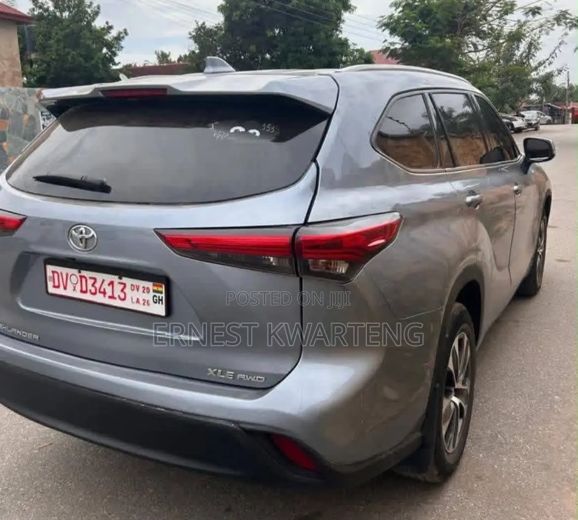 Toyota Highlander 2022 Silver