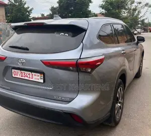 Toyota Highlander 2022 Silver