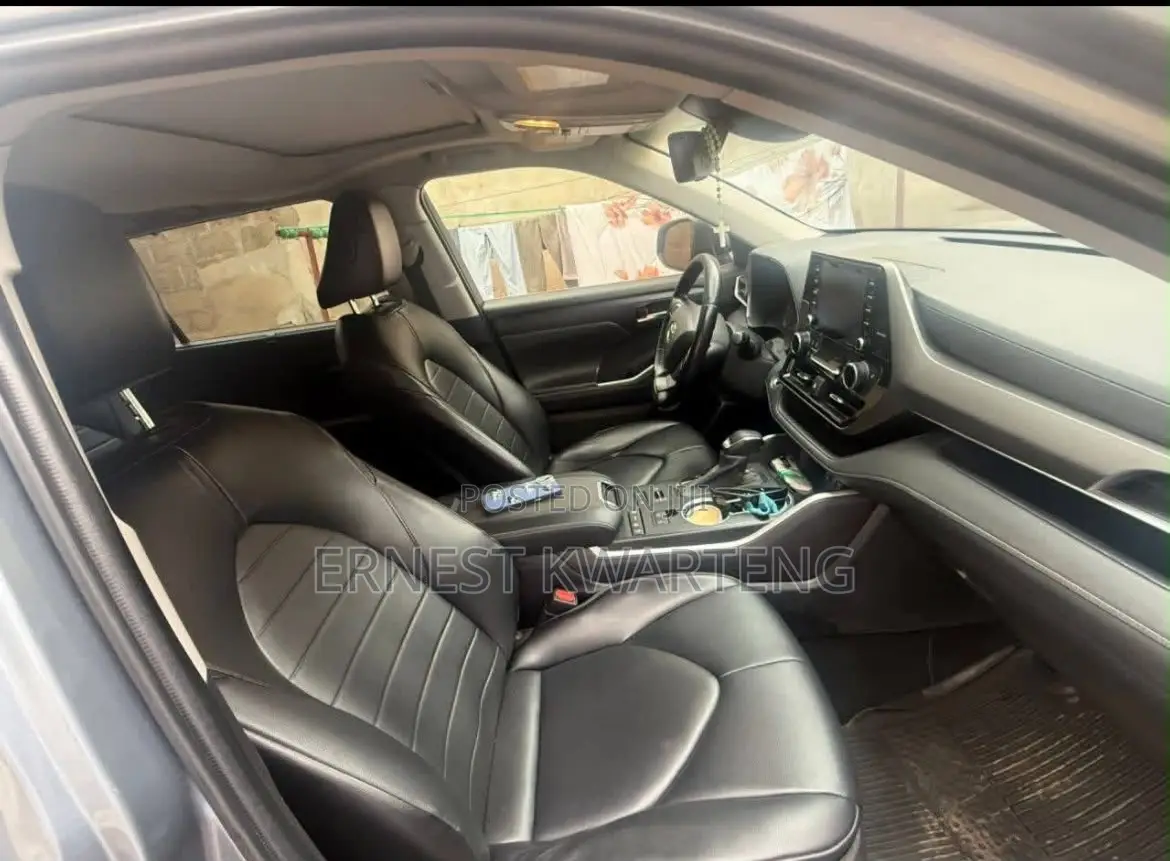 Toyota Highlander 2022 Silver