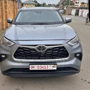 Toyota Highlander 2022 Silver