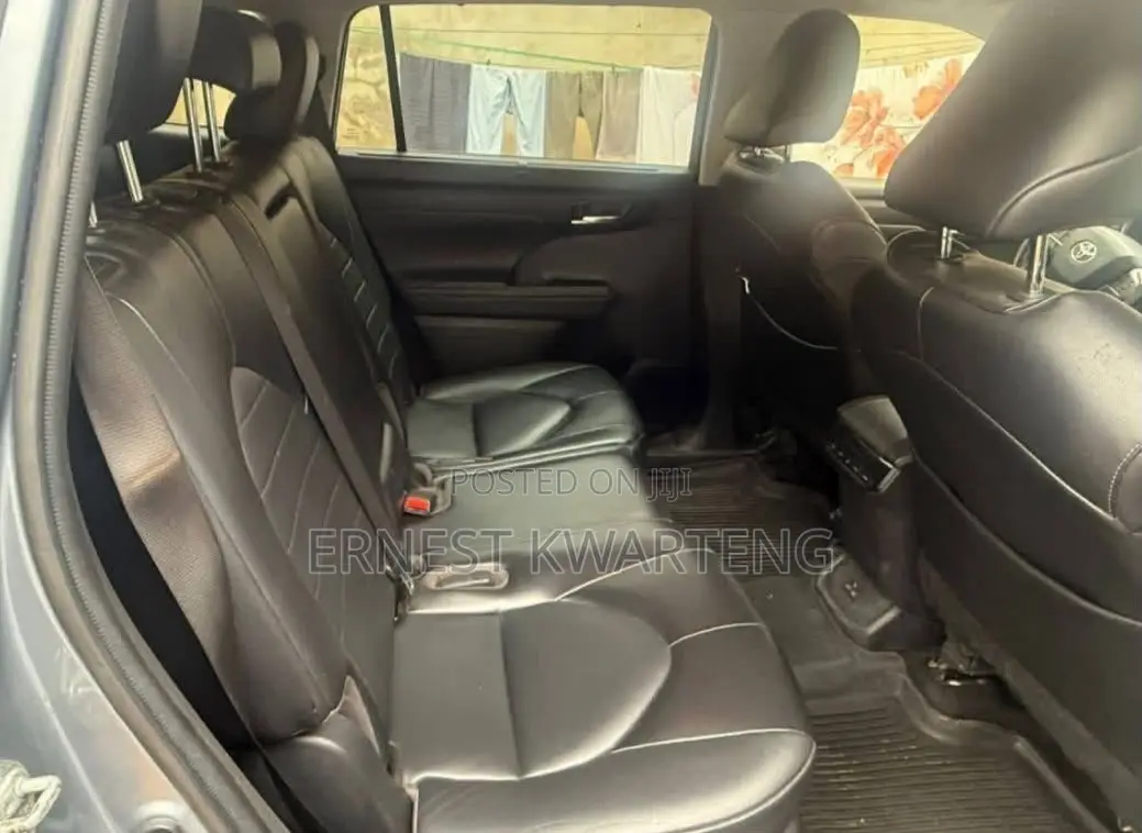 Toyota Highlander 2022 Silver