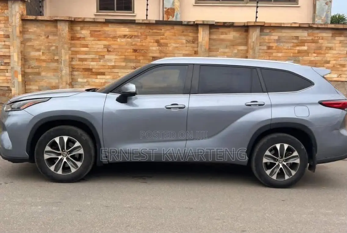 Toyota Highlander 2022 Silver