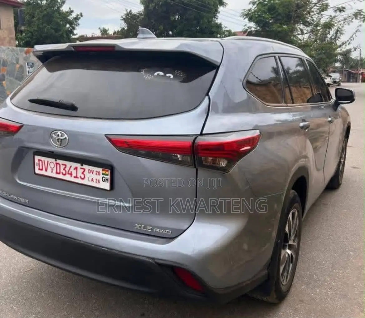 Toyota Highlander 2022 Silver