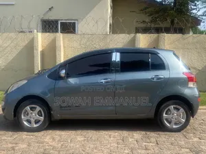 Toyota Vitz 2010 Gray
