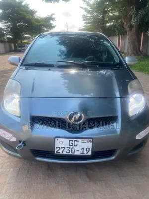 Toyota Vitz 2010 Gray