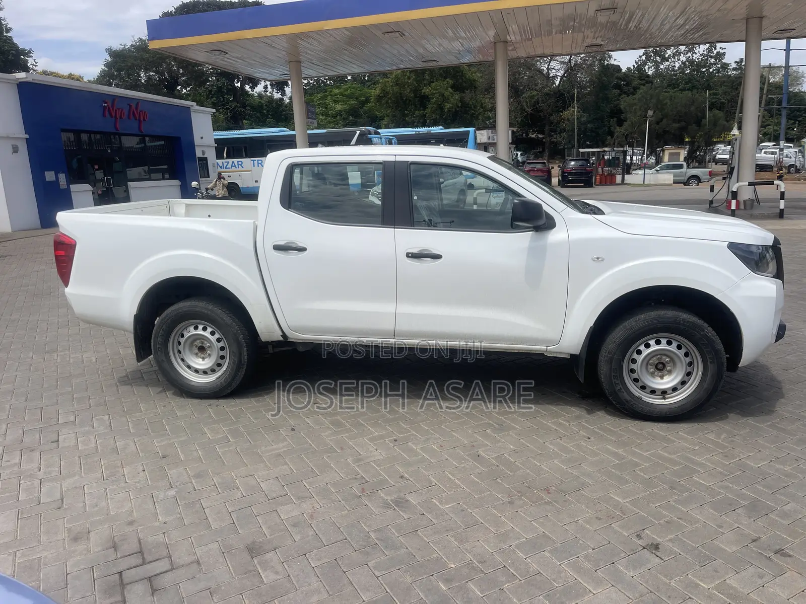 Nissan Navara 2023 White