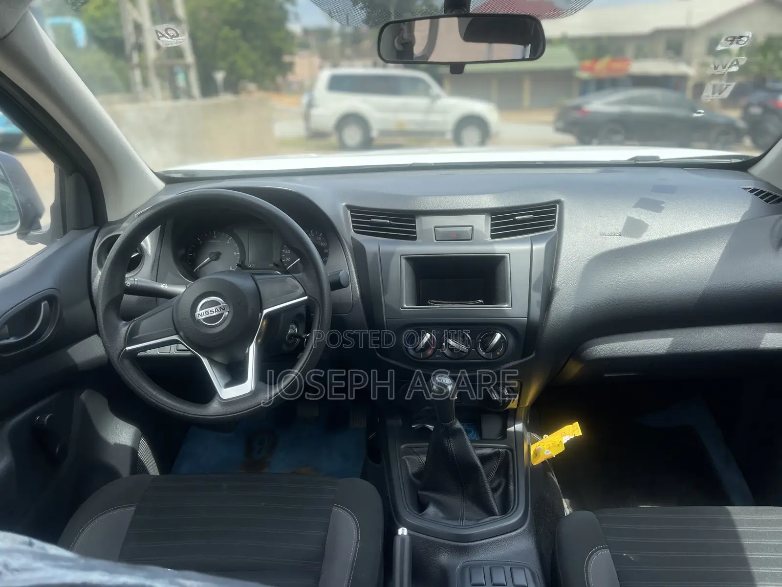 Nissan Navara 2023 White