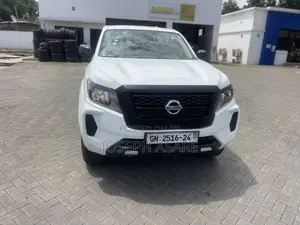 Nissan Navara 2023 White