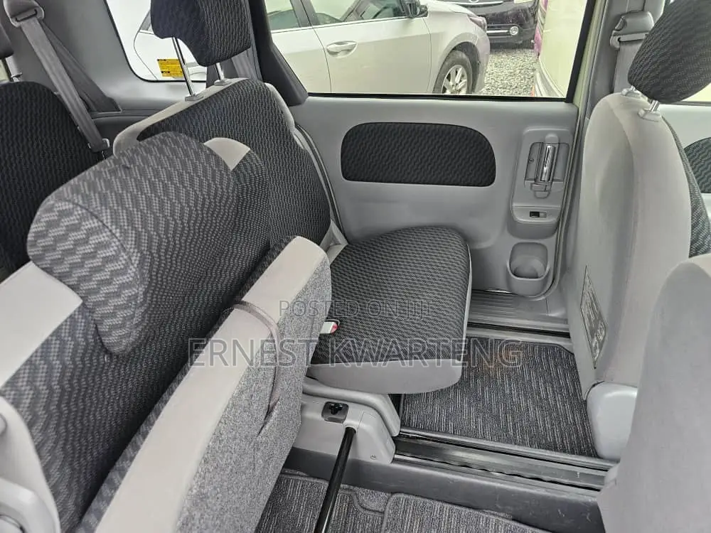 Toyota Sienta 2011 Green