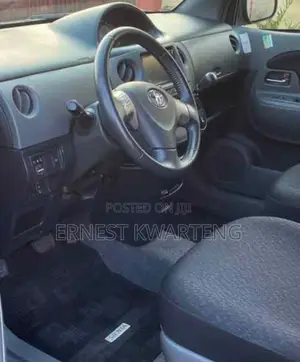 Toyota Sienta 2012 Red