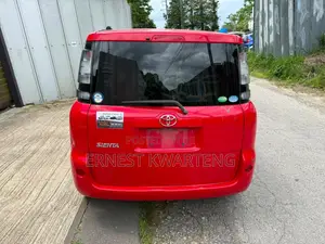 Toyota Sienta 2012 Red