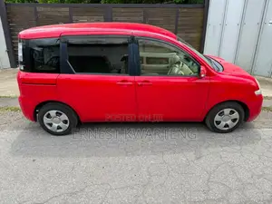 Toyota Sienta 2012 Red