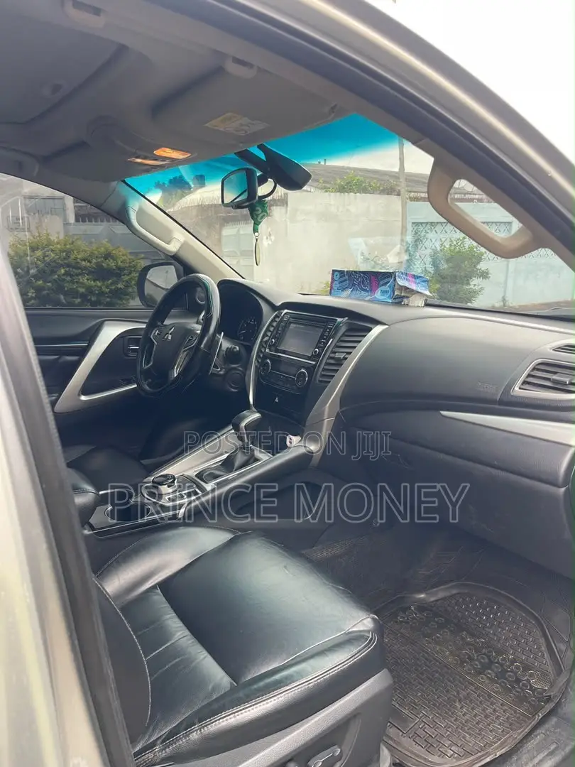 Mitsubishi Montero 2019 Silver