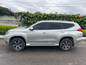 Mitsubishi Montero 2019 Silver