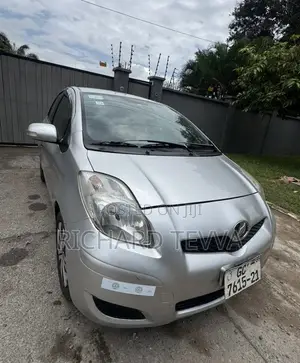 Toyota Vitz 1.3 AWD 3dr 2010 Silver