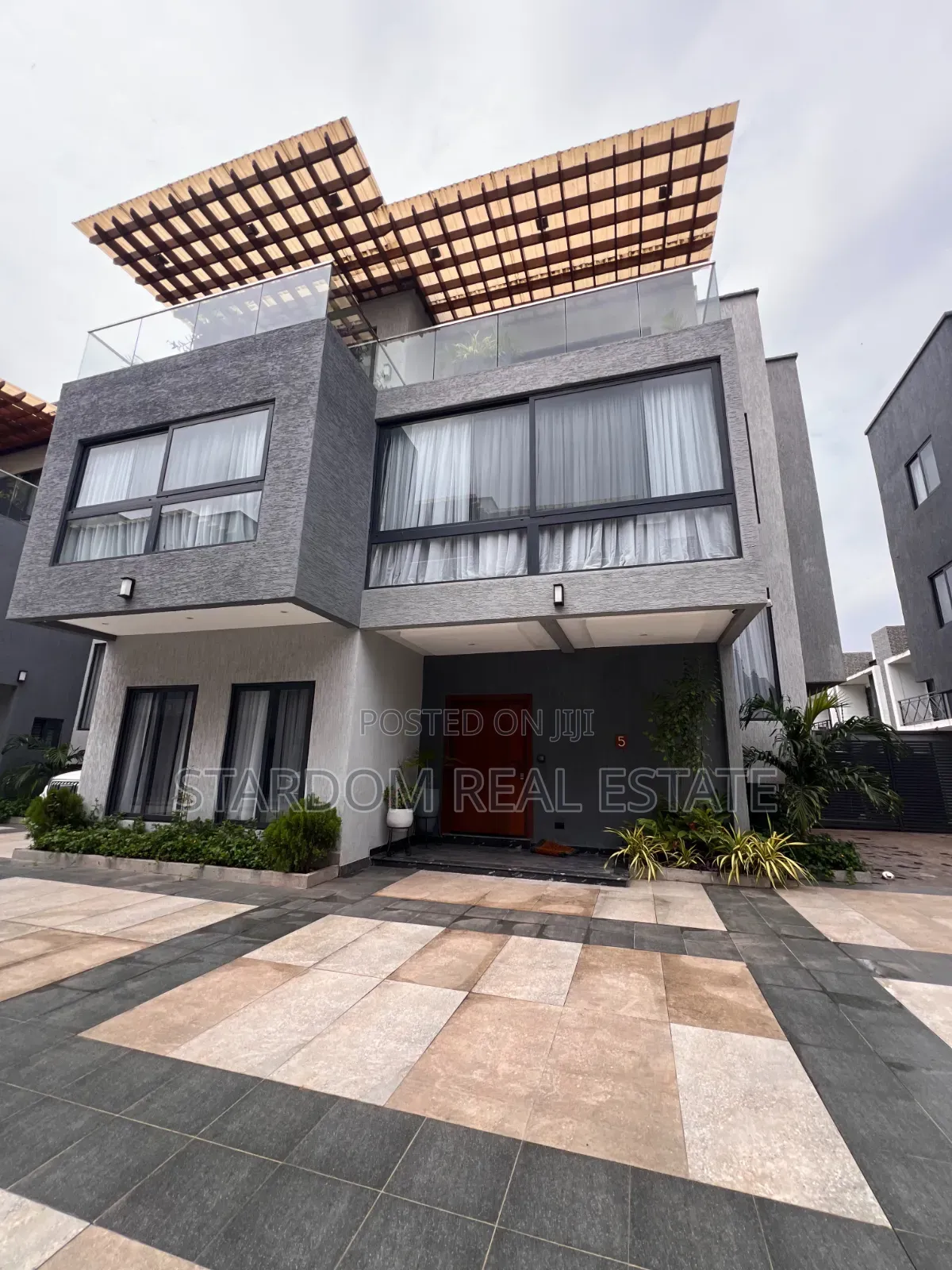 Furnished 4bdrm Townhouse / Terrace in North Ridge for rent