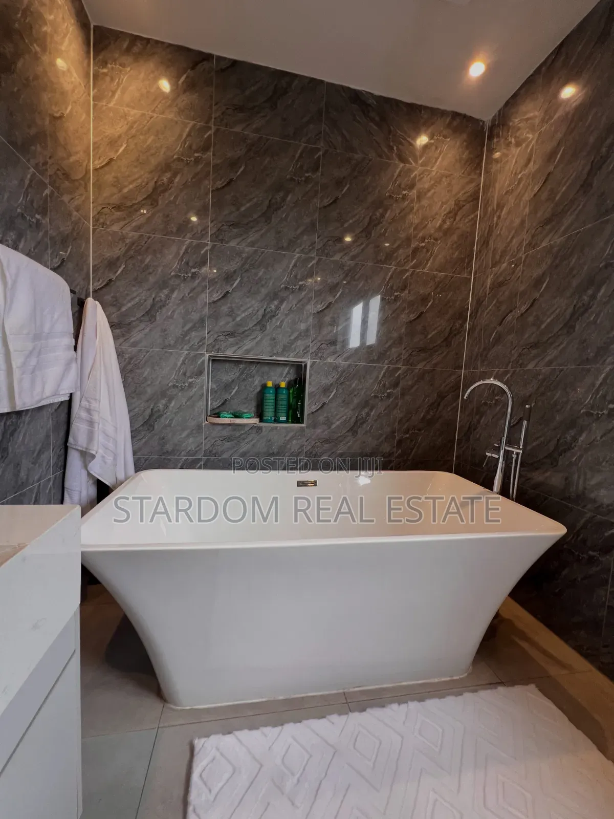 Furnished 4bdrm Townhouse / Terrace in North Ridge for rent