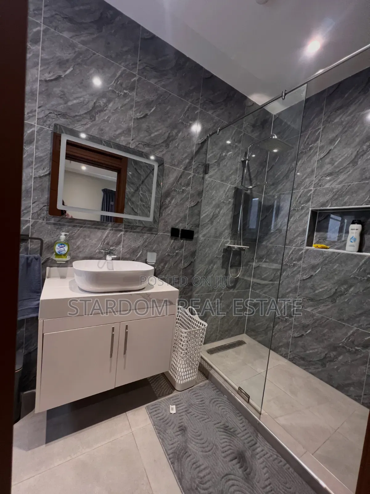 Furnished 4bdrm Townhouse / Terrace in North Ridge for rent