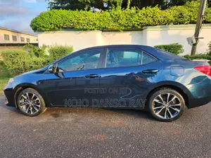 Toyota Corolla SE Special Edition 4dr Sedan (1.8L 4cyl CVT) 2017 Blue