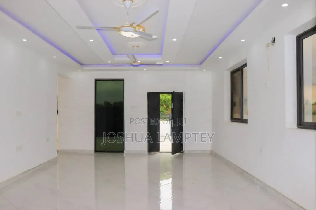 4bdrm House in Palm Ridge Estate, Community 25 for sale