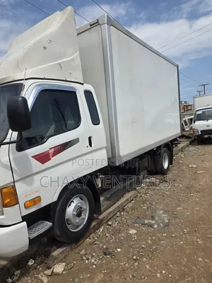 Hyundai Might Food Bus