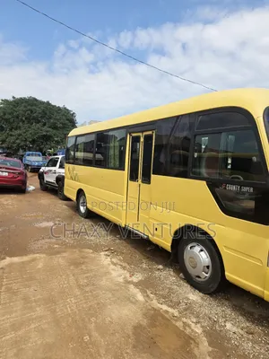 Hyundai County 2016 Yellow